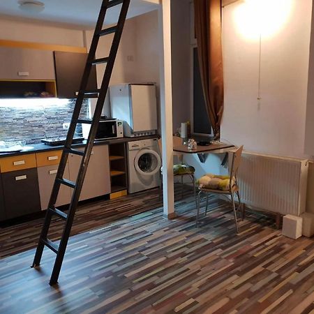 אראד Young Downtown Apartment מראה חיצוני תמונה
