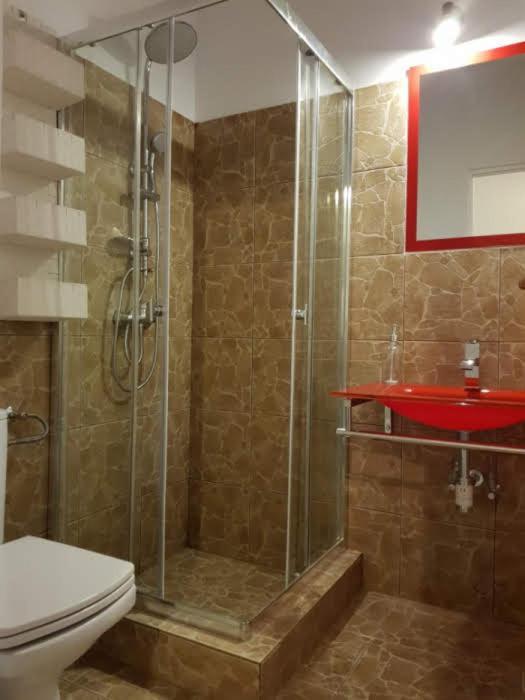 אראד Young Downtown Apartment מראה חיצוני תמונה