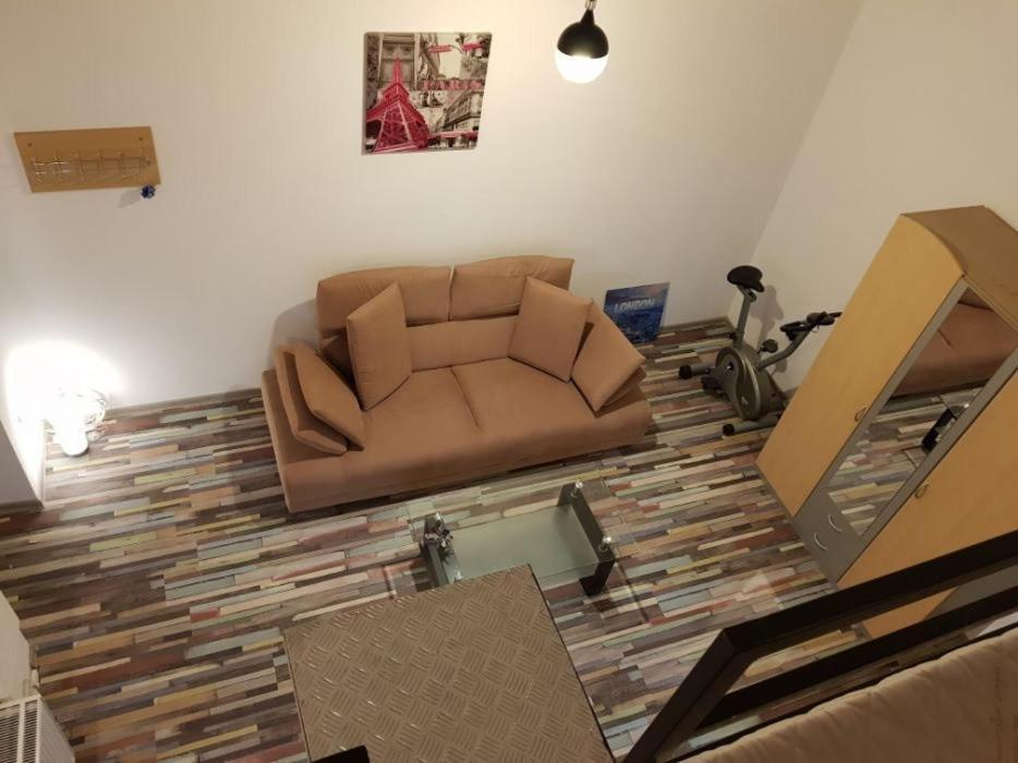 אראד Young Downtown Apartment מראה חיצוני תמונה